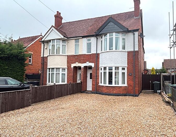 3 Bedroom Semi-detached House For Sale In Barnwood Road, Gloucester, GL2
