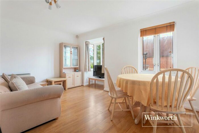 2 Bedroom Apartment To Rent In Dorset Mews, Finchley, London, N3