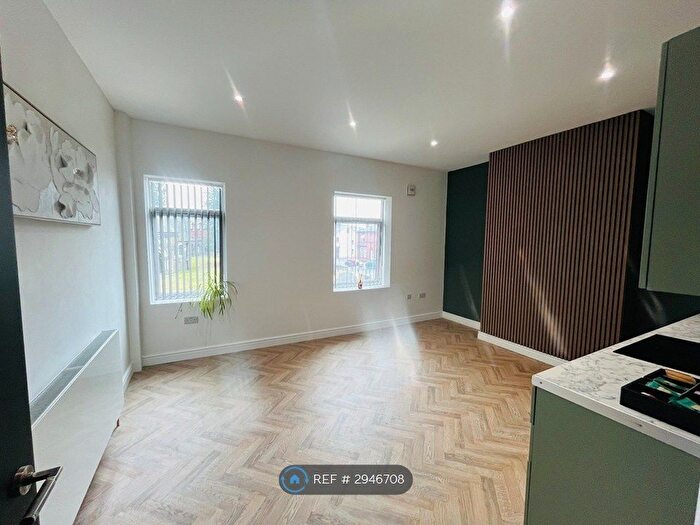 2 Bedroom Flat To Rent In North Road, St. Helens, WA10