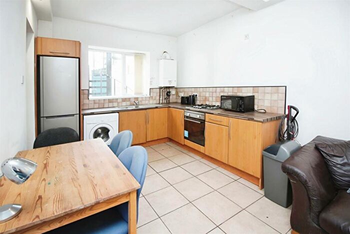 3 Bedroom Flat To Rent In Cavendish Place, Jesmond, Newcastle Upon Tyne, NE2