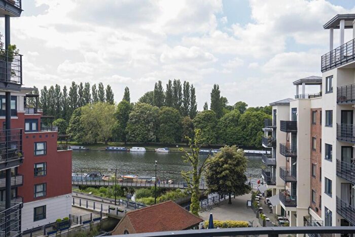 3 Bedroom Apartment To Rent In Charter Quay, Kingston Upon Thames, KT1