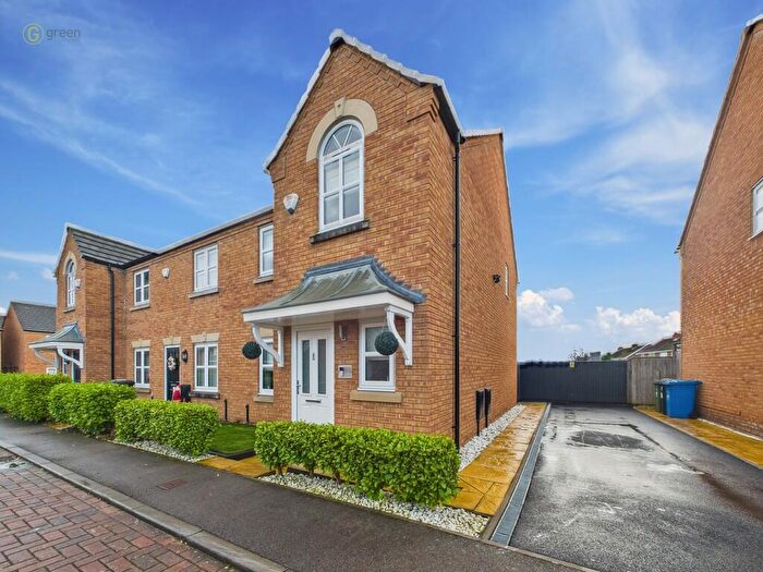 3 Bedroom Semi-Detached House For Sale In Croft Close, Two Gates, B77