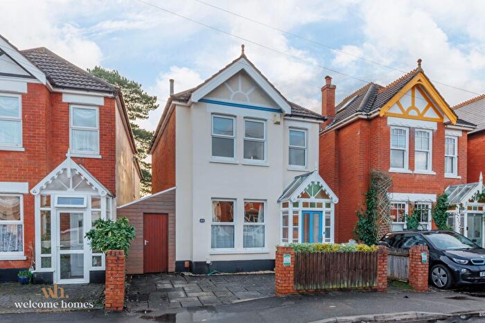 3 Bedroom Detached House For Sale In Colville Road, Bournemouth, BH5