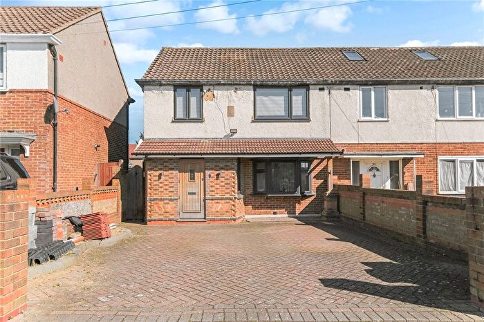 3 Bedroom End Terrace House For Sale In Padnall Road, Chadwell Heath, RM6