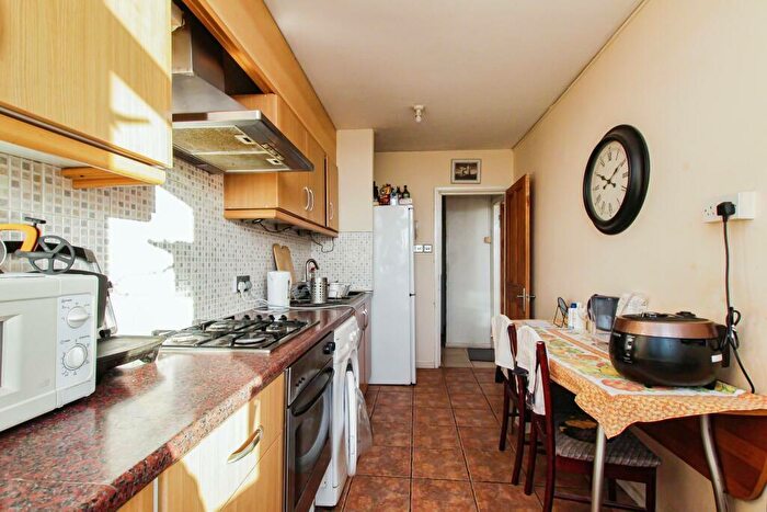 2 Bedroom Flat For Sale In Farthing Fields, Wapping, London, E1W