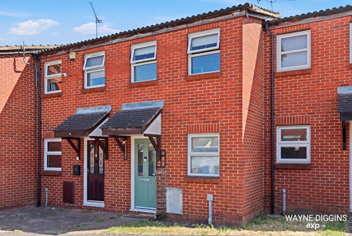 1 Bedroom Terraced House For Sale In Water Lane, Purfleet-On-Thames, RM19