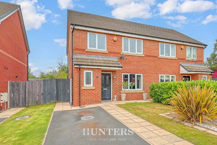 3 Bedroom Semi-Detached House For Sale In Thursby Walk, Middleton, M24