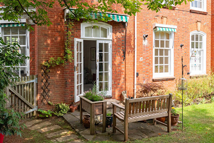 2 Bedroom Flat For Sale In St. Pauls Road West, Dorking, RH4