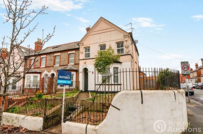 4 Bedroom End Terrace House For Sale In Basingstoke Road, Reading, Berkshire, RG2