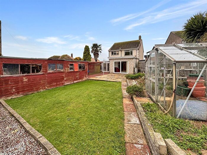 3 Bedroom Detached House For Sale In Warren Close, Weymouth, DT4