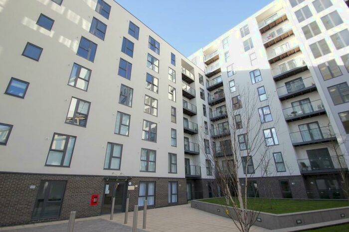 2 Bedroom Apartment To Rent In Woking, GU22