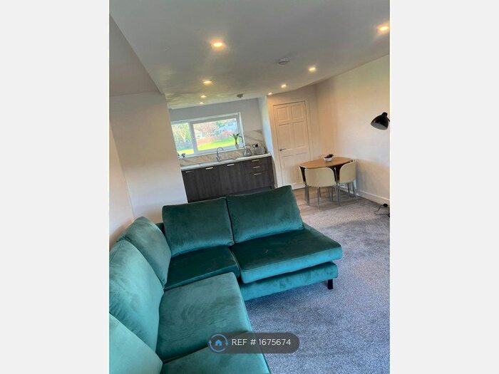 3 Bedroom Flat To Rent In Montgomery Avenue, Paisley, PA3