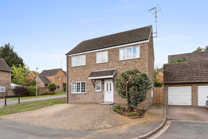 4 Bedroom Detached House For Sale In Whimbrel Way, Banbury, OX16