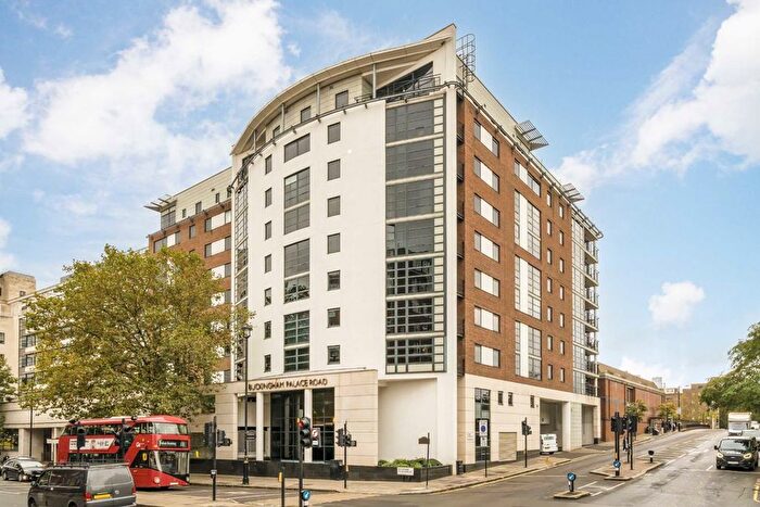 3 Bedroom Flat To Rent In Buckingham Palace Road, London, SW1W