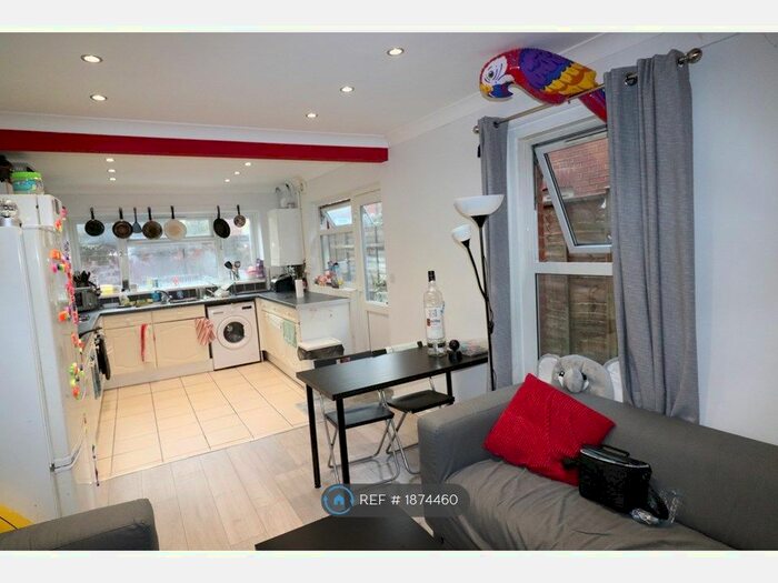 6 Bedroom Terraced House To Rent In Tennyson Road, Southampton, SO17