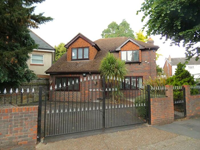3 Bedroom Detached House For Sale In The Avenue, Gravesend, DA11