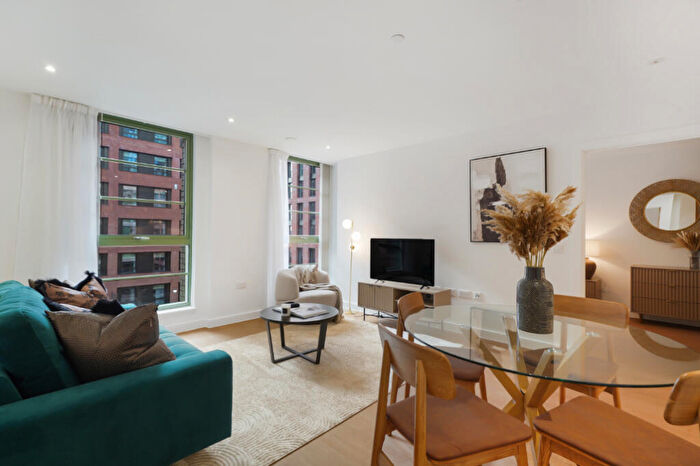 2 Bedroom Apartment To Rent In Sadlers Place, B5