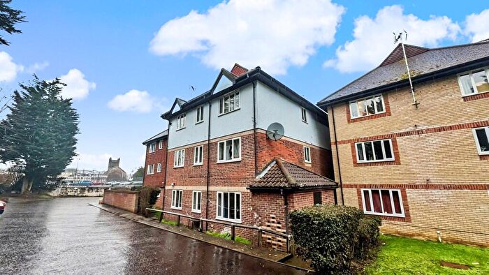 2 Bedroom Flat To Rent In Nicholsons Grove, Colchester, Essex, CO1