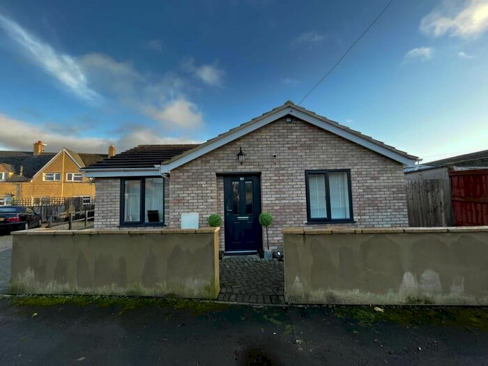 2 Bedroom Detached Bungalow To Rent In Sealham Road, Ducklington, OX29