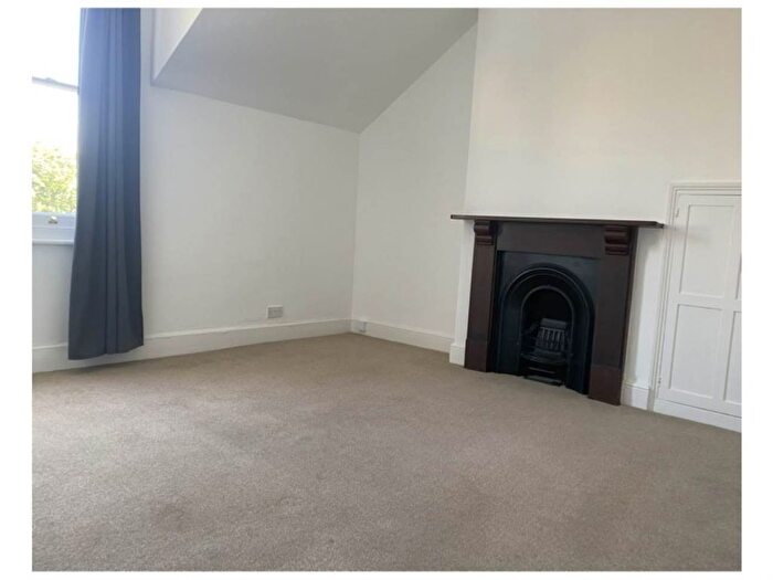 1 Bedroom Flat To Rent In Powderham Crescent, Exeter, EX4