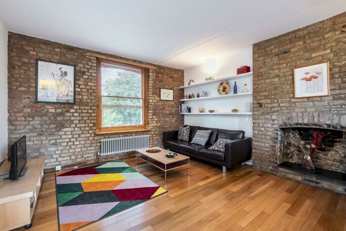 2 Bedroom Apartment To Rent In Green Lanes London, N4