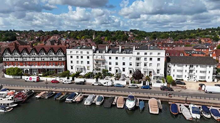 2 Bedroom Flat For Sale In River Terrace, Henley On Thames, RG9