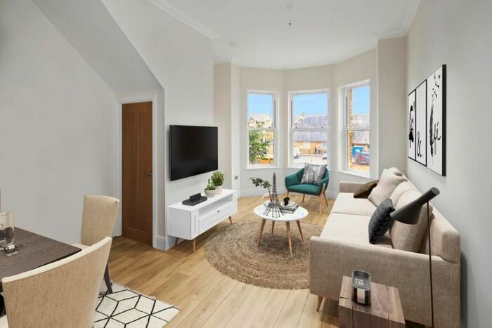 2 Bedroom Flat To Rent In Preston Street, Faversham, ME13