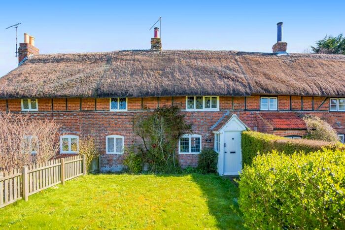 2 Bedroom Cottage To Rent In Brook Street Great Bedwyn, SN8
