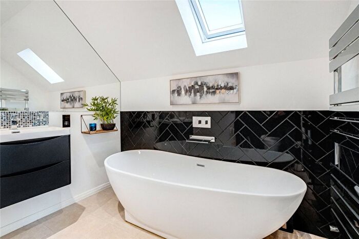 5 Bedroom Detached House For Sale In Kirkstyle Avenue, Carluke, South Lanarkshire, ML8