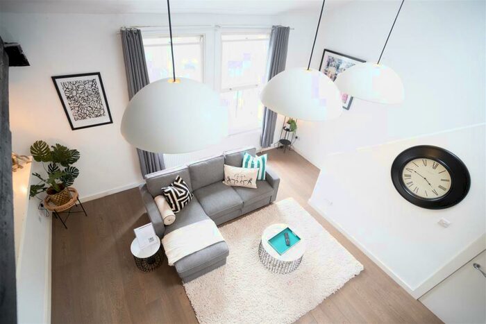 3 Bedroom Apartment To Rent In Great Eastern Street, London, EC2A