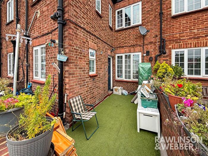 3 Bedroom Maisonette To Rent In Walton Road, East Molesey, KT8