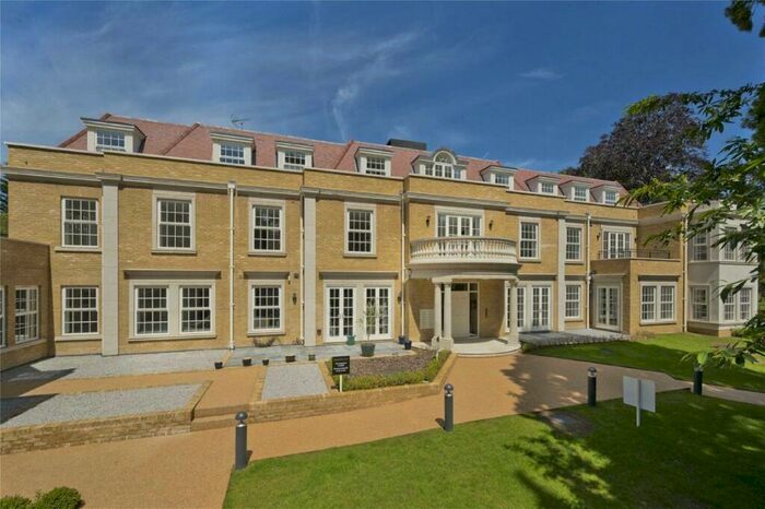 2 Bedroom Flat To Rent In Ridgewood, Weybridge, KT13