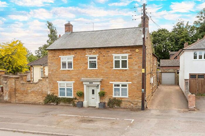 4 Bedroom Detached House For Sale In High Street, Guilsborough, Northampton, NN6