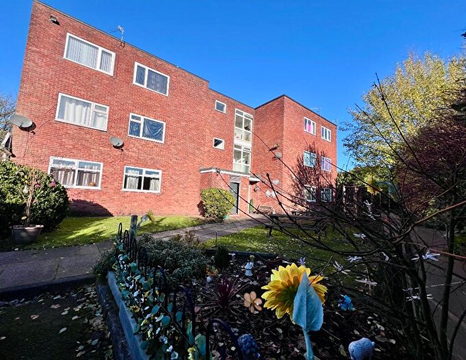 2 Bedroom Flat For Sale In Kingsmead Mews, Manchester, Greater Manchester, M9