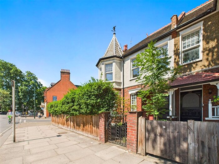 2 Bedroom Flat To Rent In London Road, Middlesex, TW1