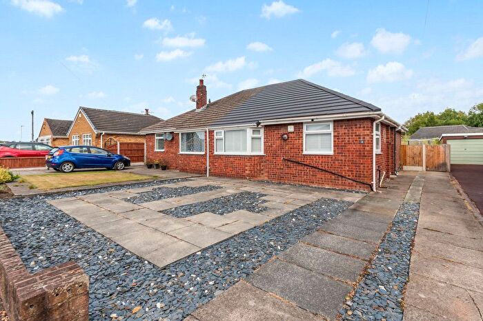 2 Bedroom Semi-Detached Bungalow To Rent In Wildwood Grove, Paddington, WA1