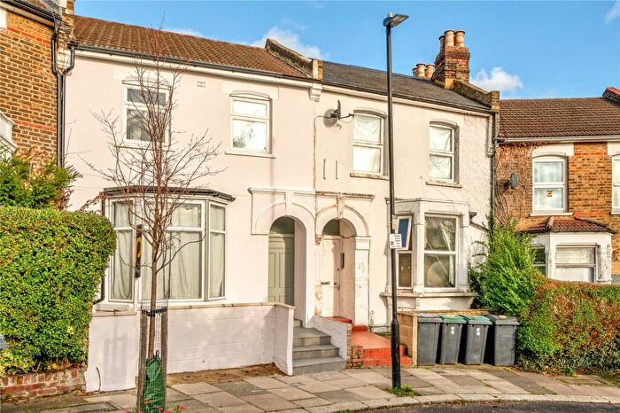 Studio To Rent In St. Albans Crescent, London, N22