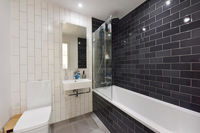 1 Bedroom Flat For Sale In Mercier Court, Royal Wharf, E16