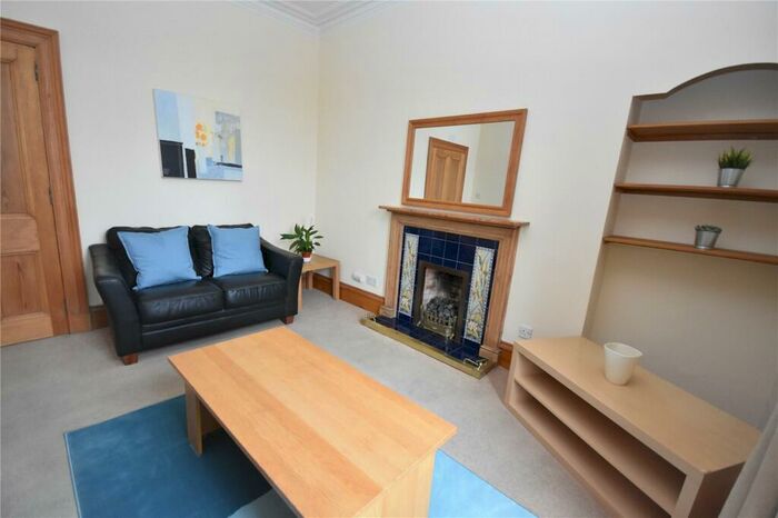 2 Bedroom Flat To Rent In Esslemont Avenue, Second Floor Left, Rosemount, Aberdeen, AB25