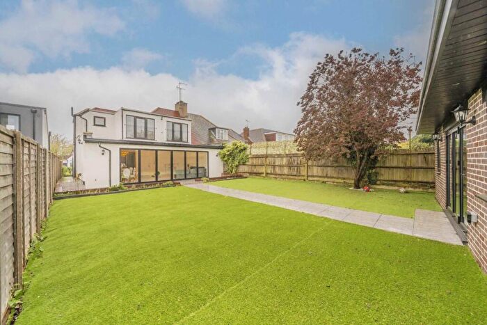 5 Bedroom Flat To Rent In Purley Avenue, Cricklewood, NW2