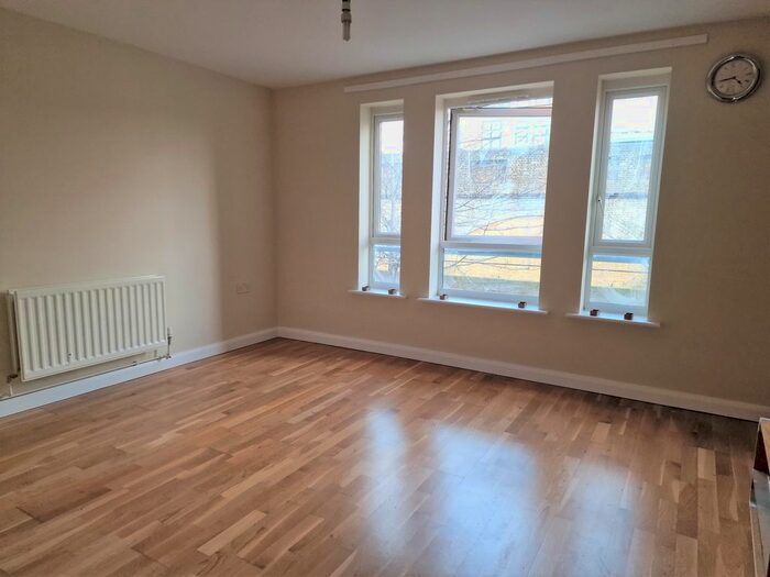 1 Bedroom Flat To Rent In Hopkins Road, Leyton, London, E10