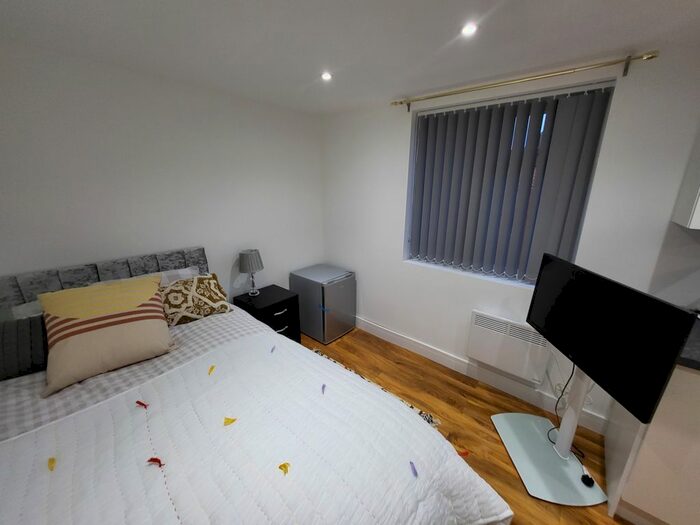 1 Bedroom Studio To Rent In Butely Road, Luton, LU4