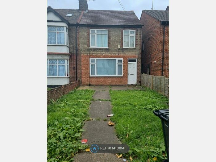 3 Bedroom Semi-Detached House To Rent In Hall Lane, London, E4