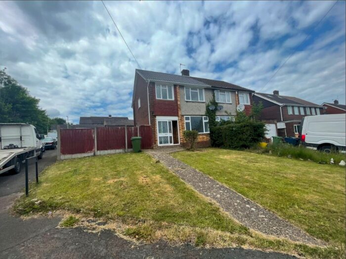 3 Bedroom Semi-Detached House To Rent In Deeds Grove, High Wycombe, HP12