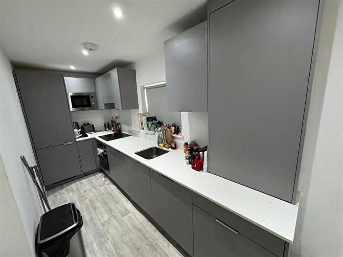 2 Bedroom Flat To Rent In Alpha Cottage, Lloyd Place, Ware, SG12