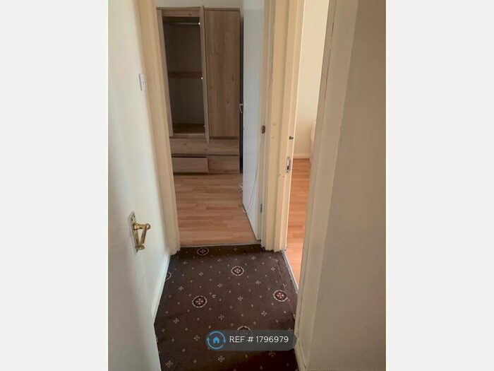 1 Bedroom Flat To Rent In Stockwell Green, London, SW9