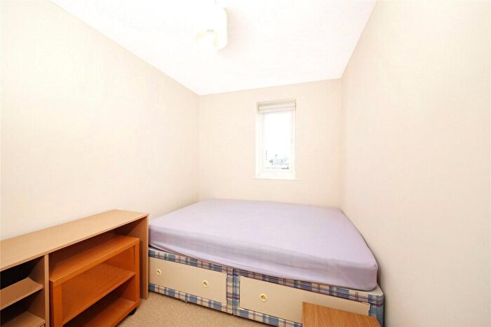 2 Bedroom Apartment To Rent In Ferguson Close, London, Uk, E14