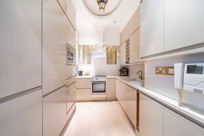 1 Bedroom Flat To Rent In Upper Brook Street, Mayfair, London, W1K