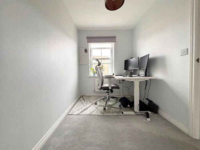 4 Bedroom Town House To Rent In Planets Way, Biggleswade, SG18