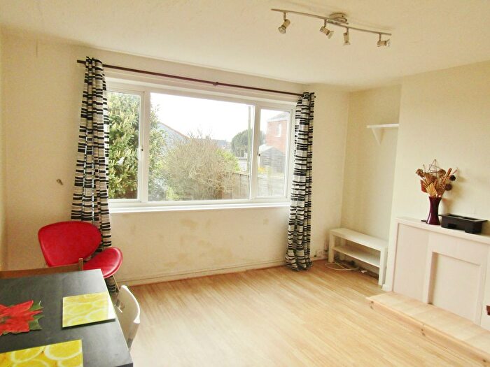 2 Bedroom Flat To Rent In Beacon Lane, Exeter, EX4